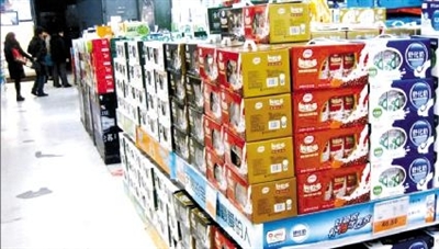 价格高企吓跑消费者 市民:今年春节不想送奶了(图1) 价格高企吓跑消费者 市民:今年春节不想送奶了(图1)