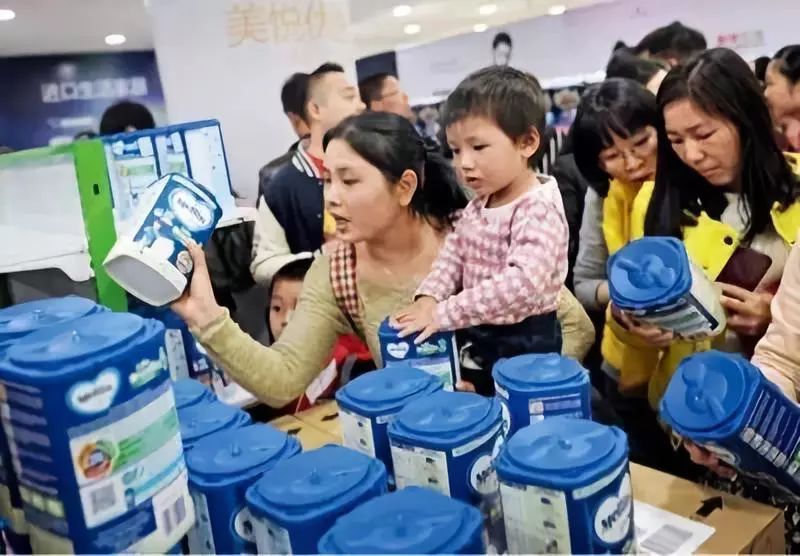 香港维持“限奶令”!最新文件称去年1800万公斤奶粉被转口内地(图1) 香港维持“限奶令”!最新文件称去年1800万公斤奶粉被转口内地(图1)