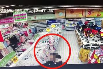 员工通道成作案便道 三名销售员借机偷走24罐奶粉(图2) 图说:监控拍摄到的画面。杨浦警方供图