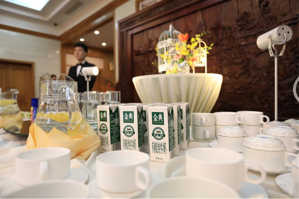 伊利论道中国发展高层论坛,成就品质“极致”(图2) 伊利论道中国发展高层论坛,成就品质“极致”(图2)