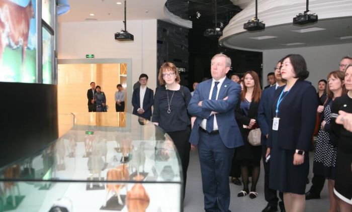 爱尔兰乳企代表团访问伊利 探讨双方乳业多领域合作(图3) 微信图片_20190516150322