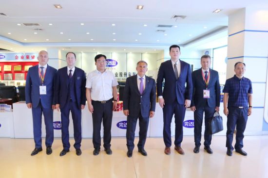 俄罗斯鞑靼斯坦共和国总统一行到完达山乳业考察(图2)