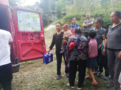 深入震中! 蒙牛第二批救援奶抵达双河镇(图4) 20190620193224740.jpg