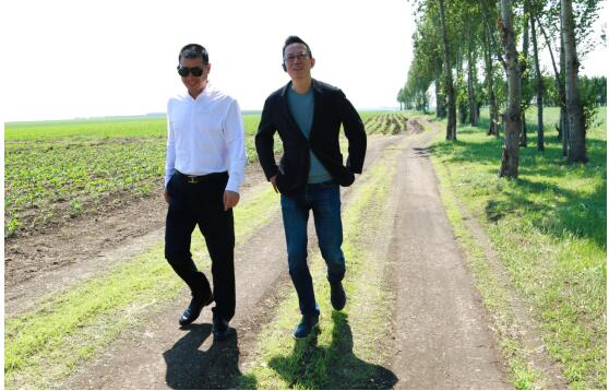 1.jpg 吴晓波参访飞鹤乳业:做好产品赢回国产奶粉尊严(图1)