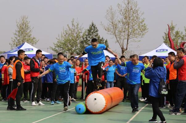 君乐宝乳业集团获评“全国模范劳动关系和谐企业”(图2) 君乐宝乳业集团获评“全国模范劳动关系和谐企业”(图2)