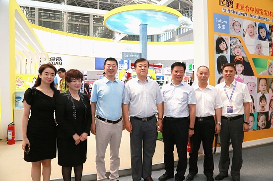 致敬新中国成立70周年 飞鹤携手中国奶企谱写振兴篇章(图2) 致敬新中国成立70周年 飞鹤携手中国奶企谱写振兴篇章(图2)