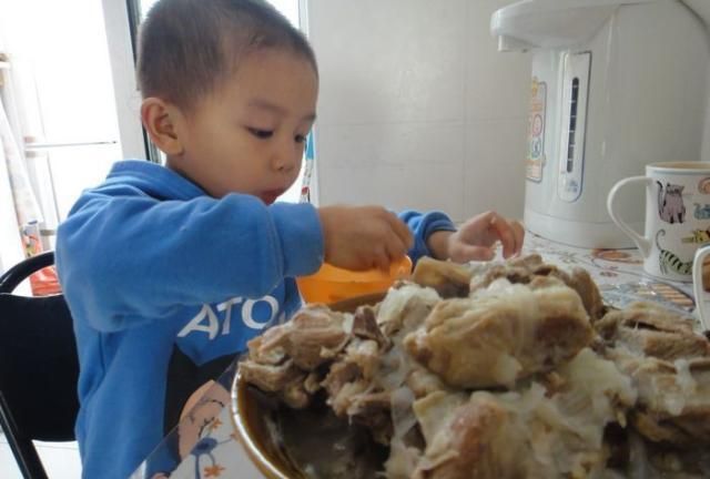 进了黑名单的“假牛奶”,没营养还费钱(图1) 进了黑名单的“假牛奶”,没营养还费钱