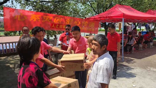 心系灾区,爱心传递——人之初集团为江西鄱阳灾区宝宝捐赠好口粮(图2) 心系灾区,爱心传递——人之初集团为江西鄱阳灾区宝宝捐赠好口粮(图2)