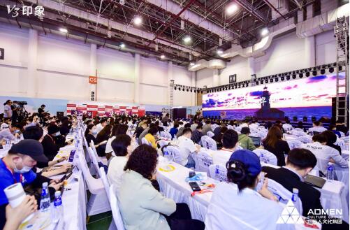 创新营销驱动品牌发展 君乐宝杨洪滨获“广告主奖·年度功勋人物”(图2) 创新营销驱动品牌发展 君乐宝杨洪滨获“广告主奖·年度功勋人物”(图2)