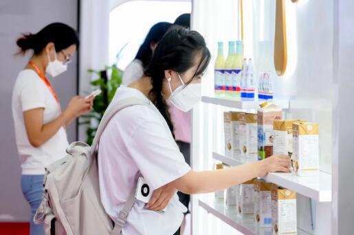 “用心缔造 纯乳鲜香 ”辉山淳轩抢眼亮相2022 BakeryChina焙烤展(图13) 13.jpg