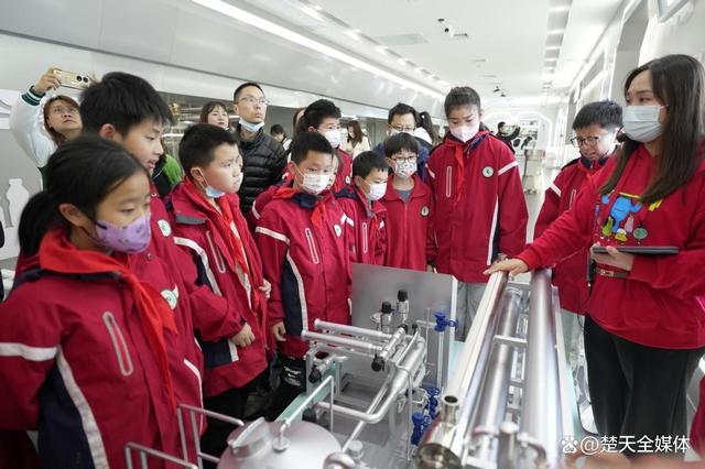 武汉市江岸区博雅小学开启蒙牛工厂学生奶的“奇幻之旅”(图3) 武汉市江岸区博雅小学开启蒙牛工厂学生奶的“奇幻之旅”(图3)