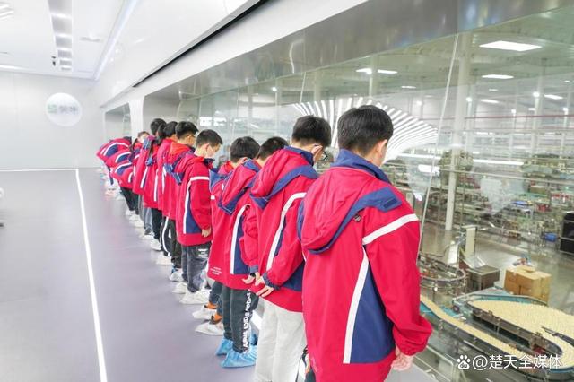 武汉市江岸区博雅小学开启蒙牛工厂学生奶的“奇幻之旅”(图4) 武汉市江岸区博雅小学开启蒙牛工厂学生奶的“奇幻之旅”(图4)