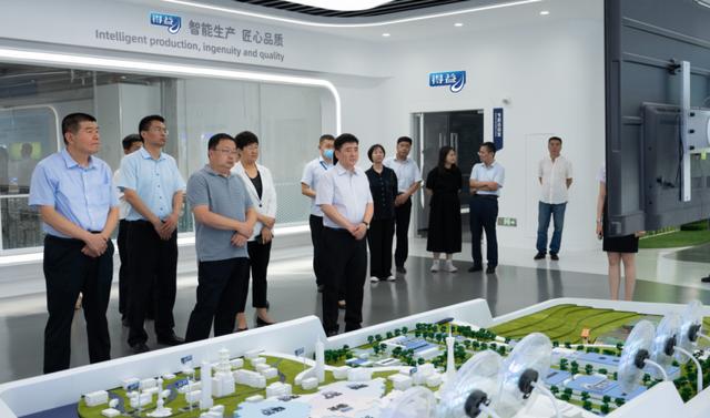 农业农村部大数据发展中心主任韩旭莅临得益乳业调研指导(图2) 农业农村部大数据发展中心主任韩旭莅临得益乳业调研指导(图2)