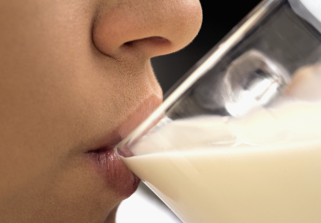 牛奶、酸奶、奶粉、羊奶、骆驼奶，哪个营养价值高？(图3)