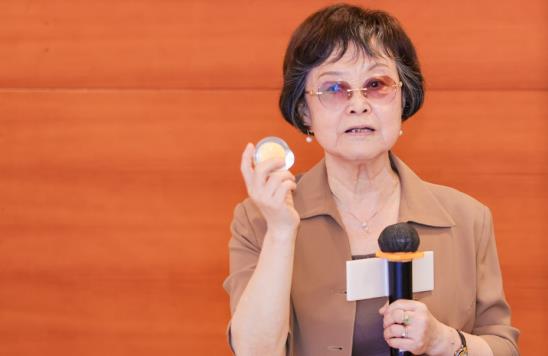 　　中山大学公共卫生学院营养系教授苏宜香