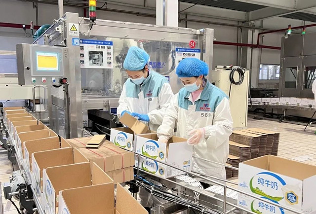 定州伊利乳业有限责任公司荣获“河北省健康企业”和“河北省职业健康企业”荣誉称号(图2)