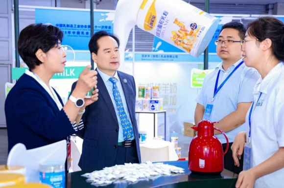 创新引领消费 促进全民营养健康 华垦乳业集团亮相2025中国乳业技术博览会，新国标特种乳新品获赞(图4)