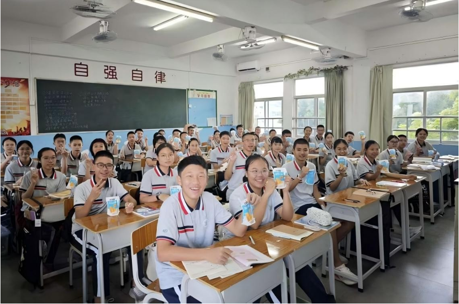 两会声音：君乐宝魏立华呼吁学生奶普惠全覆盖(图2)